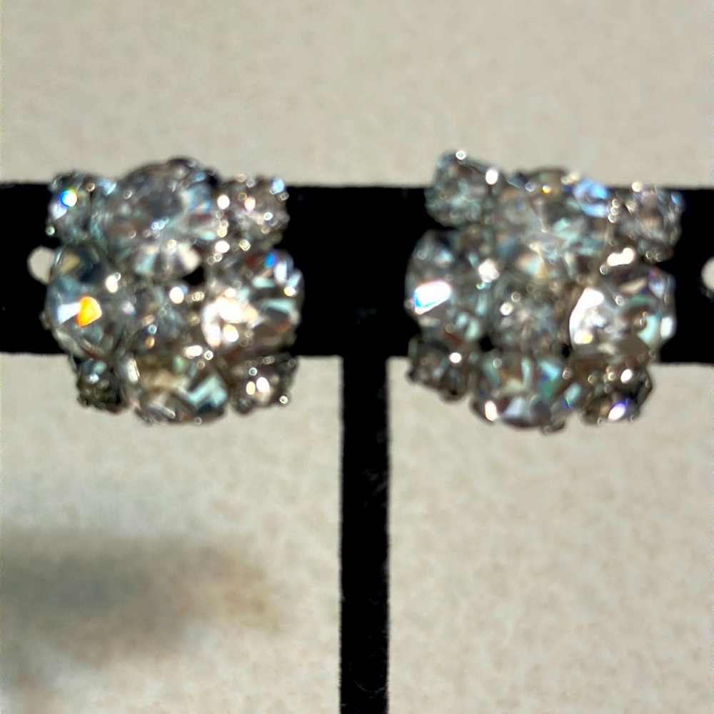 Vintage Kramer silver tone clip on Rhinestone earring (621)